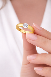 Bague Point d’Éclat – La Beauté en Suspension