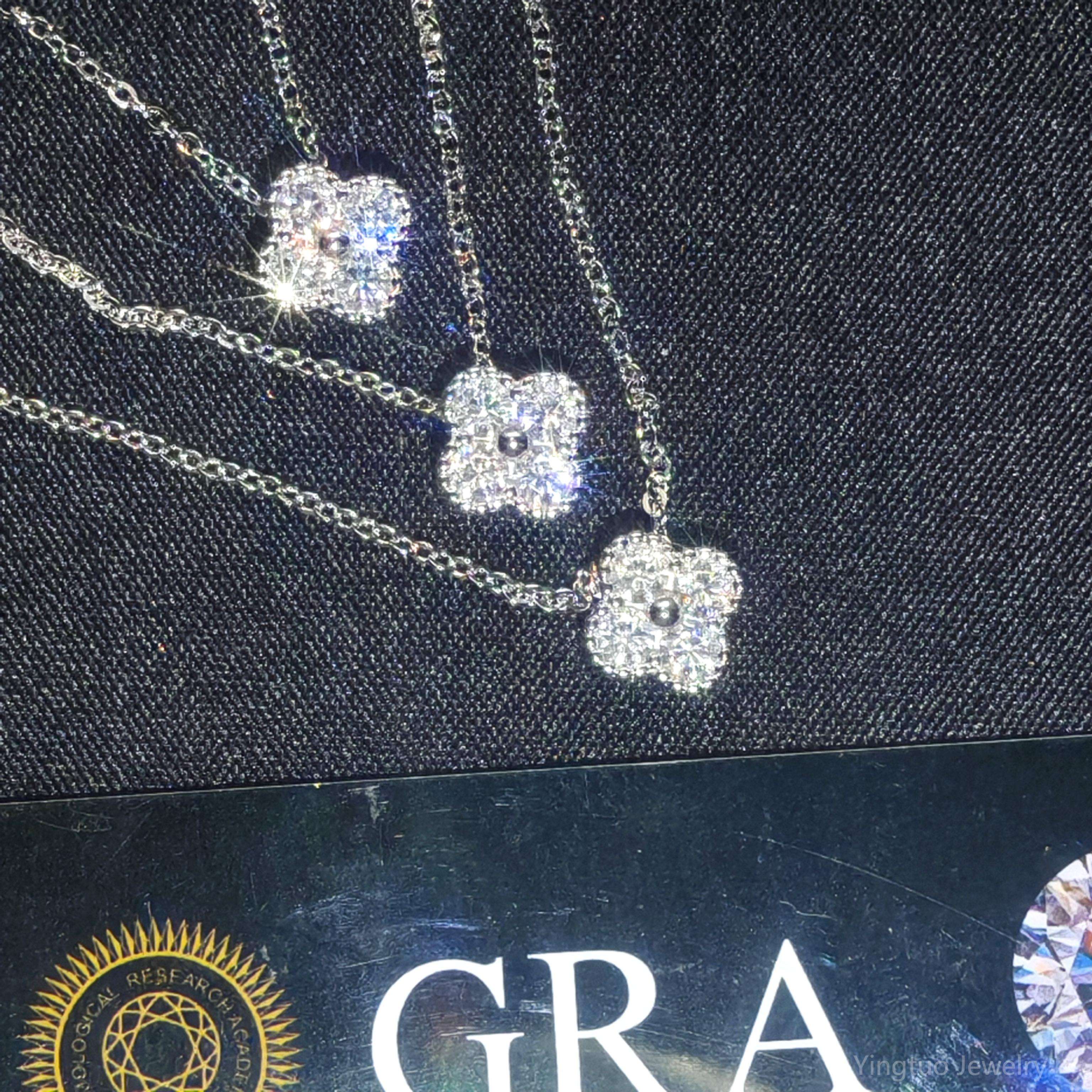 Moissanite Clover Halsband i 925 Silver