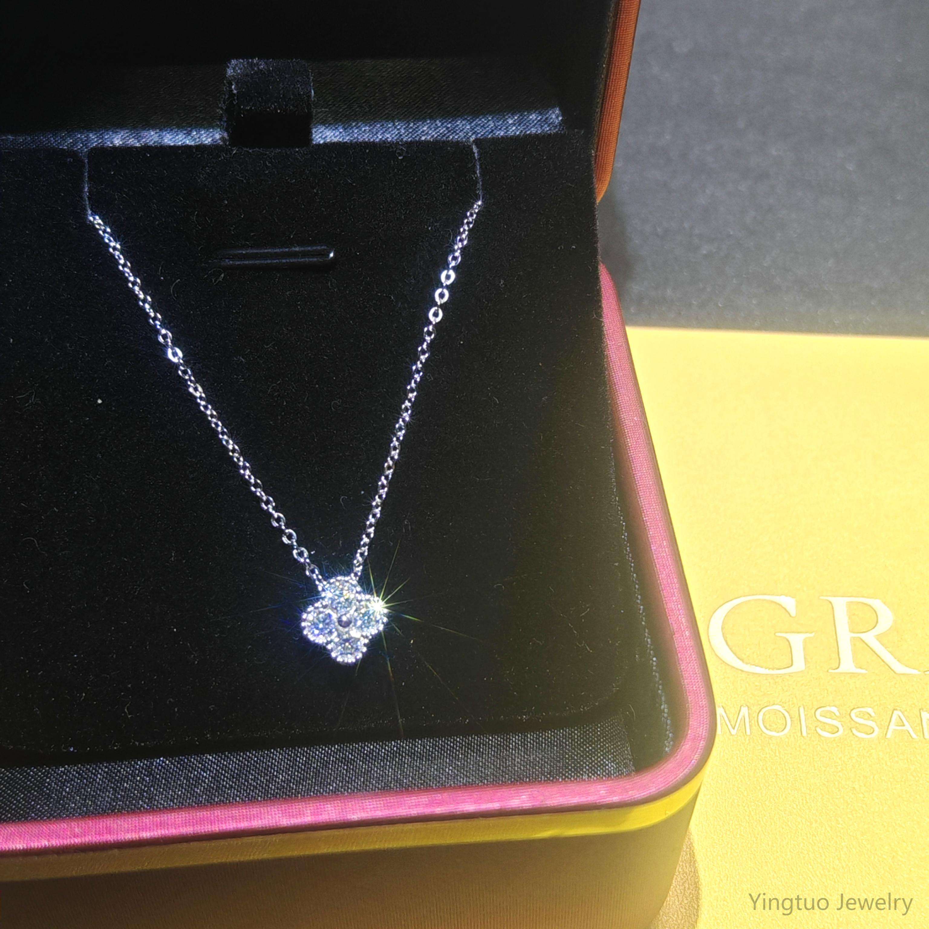 Moissanite Clover Halsband i 925 Silver