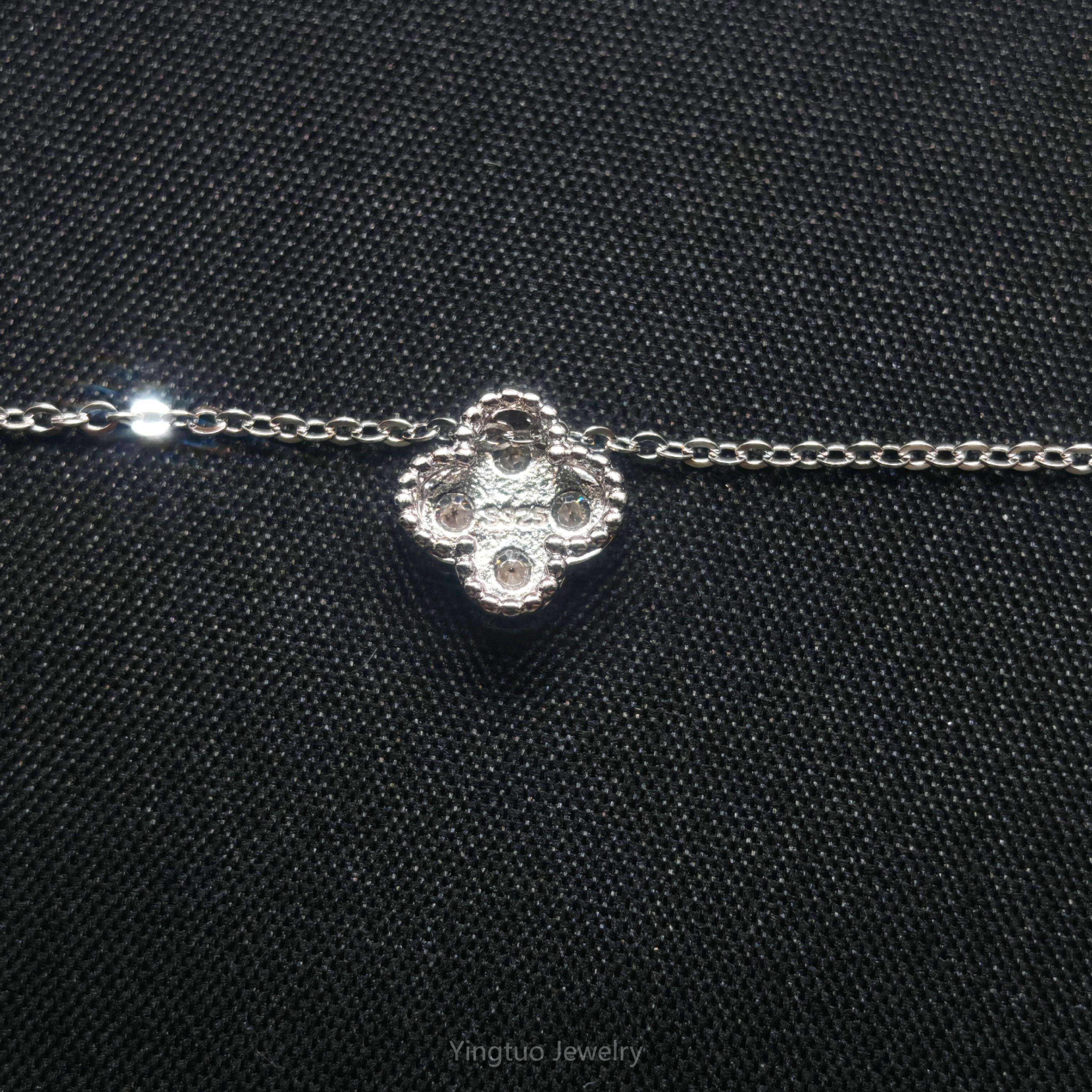 Moissanite Clover Halsband i 925 Silver