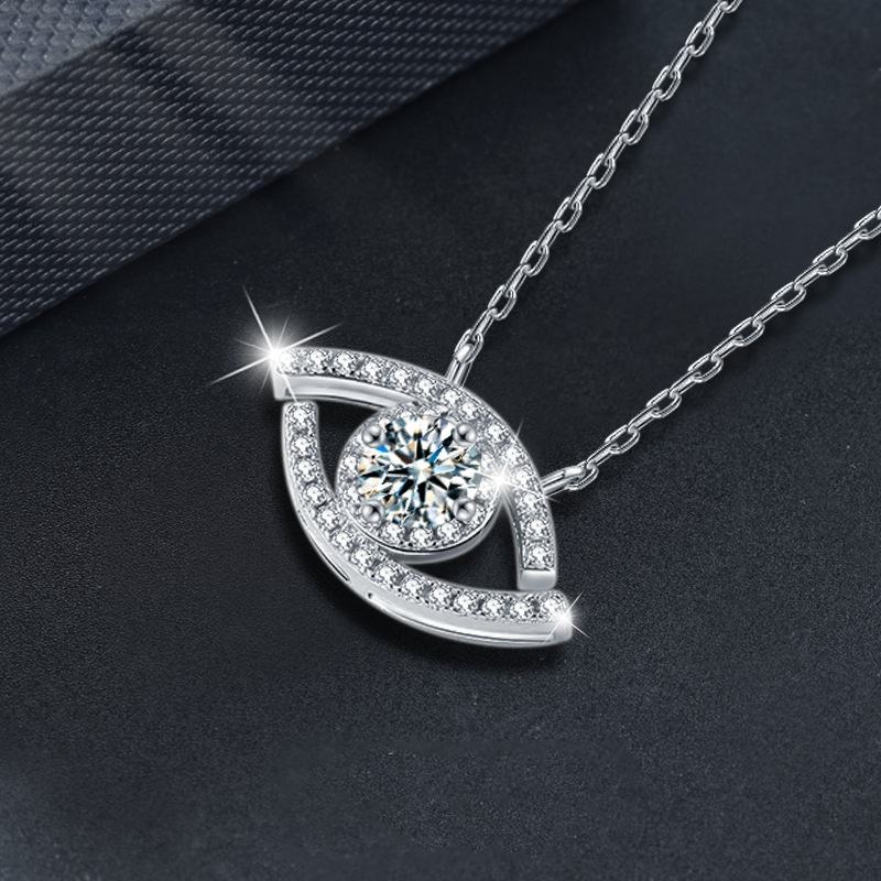 Moissanite Waking Eye Pendant Halsband i 925 silver