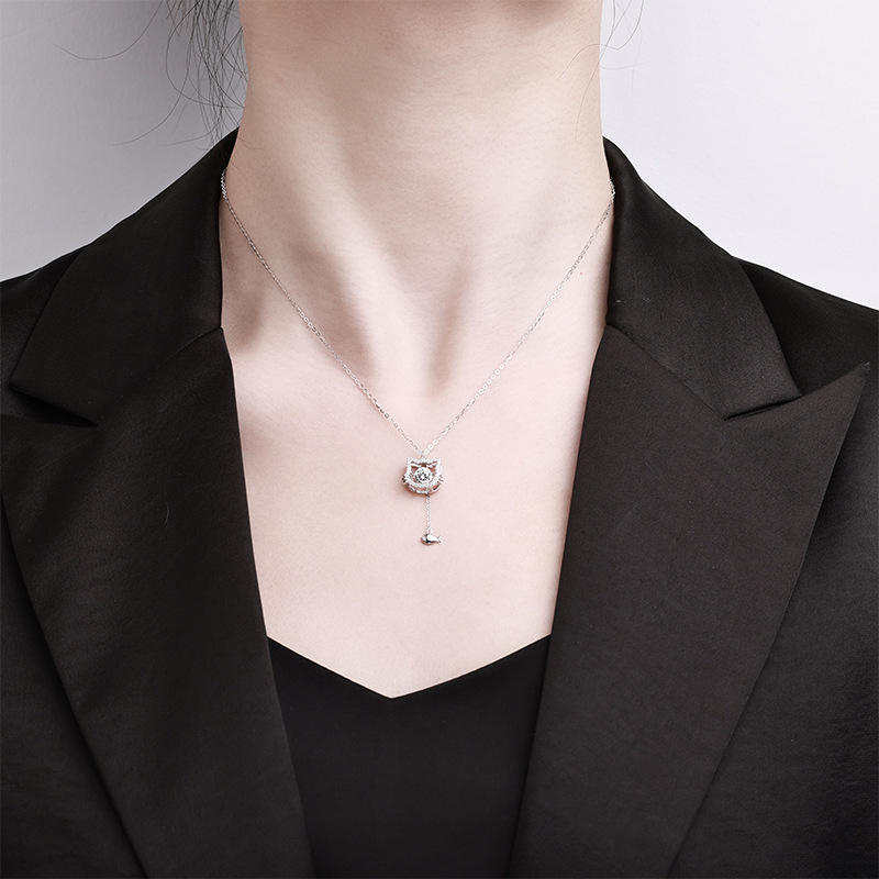 Katthängehalsband & 925 sterlingsilverfisk med moissanit