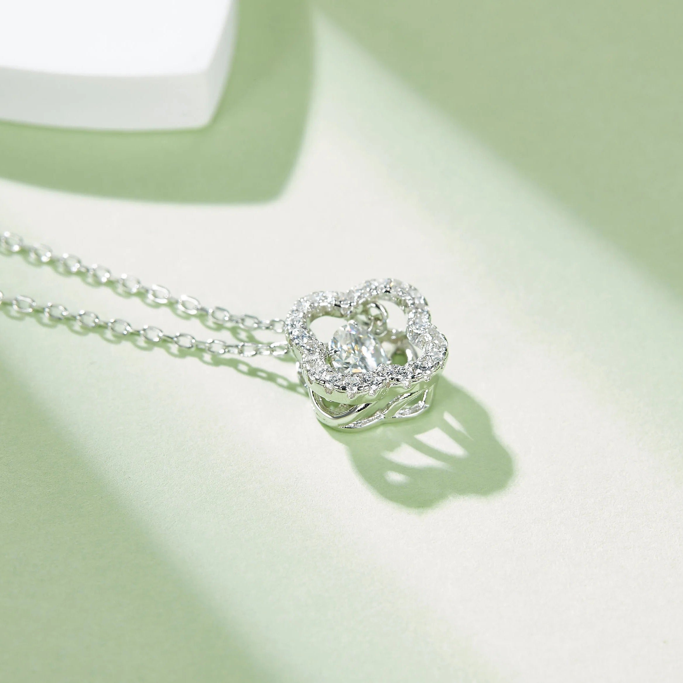 18K guldpläterat S925 silverhalsband med 1.0CT inlagd Moissanite