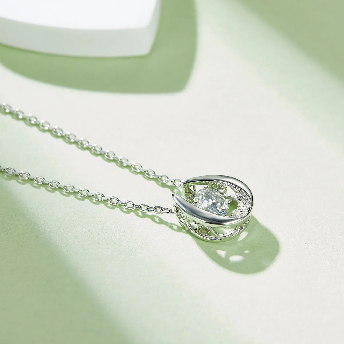 18K guldpläterat S925 silverhalsband med 1.0CT inlagd Moissanite